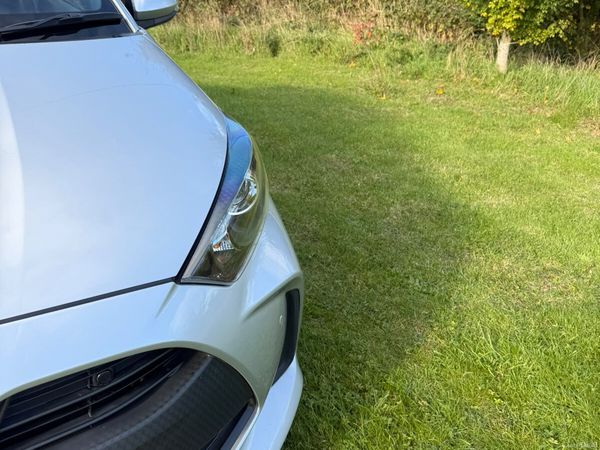 Toyota Yaris Hatchback, Petrol Hybrid, 2021, Silver