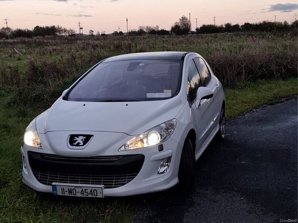 Peugeot 308 Hatchback, Diesel, 2011, White