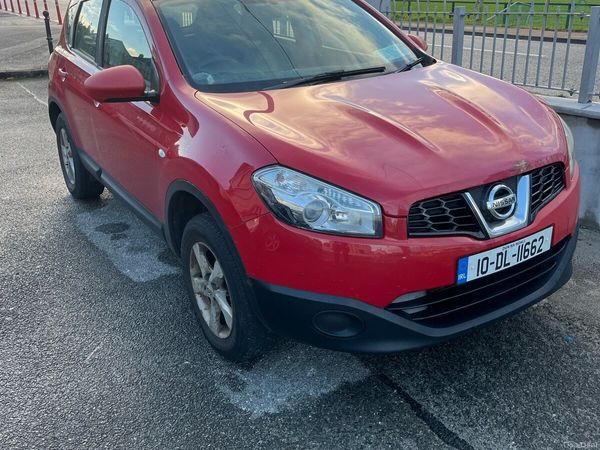 Nissan Qashqai Hatchback, Diesel, 2010, Red