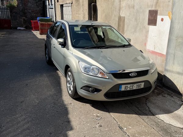 Ford Focus Hatchback, Diesel, 2010, Gold