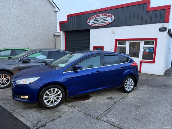 Ford Focus Hatchback, Petrol, 2015, Blue