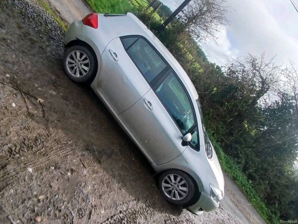 Toyota Auris Hatchback, Diesel, 2007, Silver