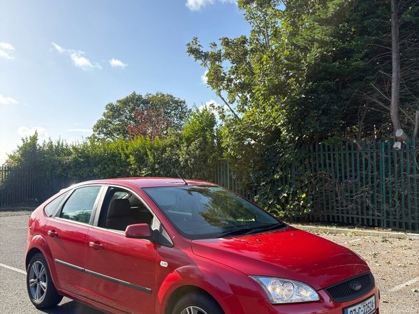 Ford Focus Hatchback, Petrol, 2007, Red