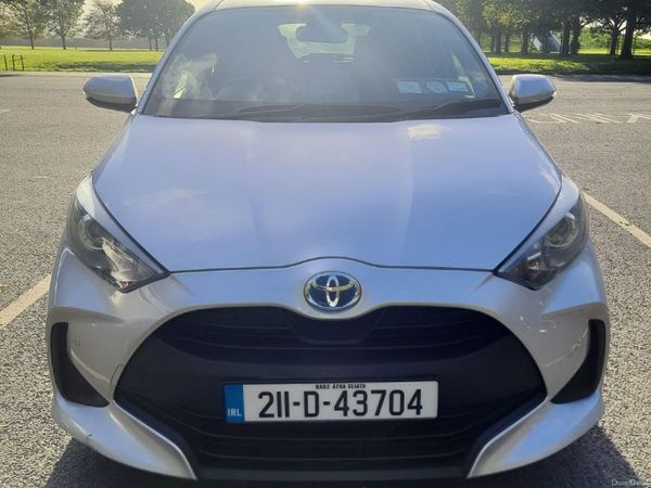 Toyota Yaris Hatchback, Petrol Hybrid, 2021, Silver