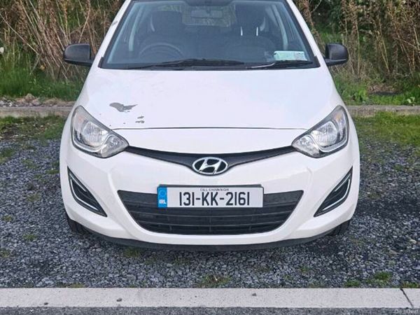 Hyundai i20 Hatchback, Petrol, 2013, White