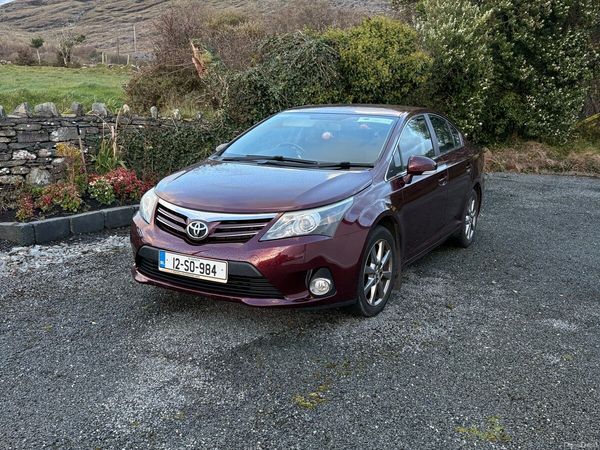 Toyota Avensis Saloon, Diesel, 2012, Red