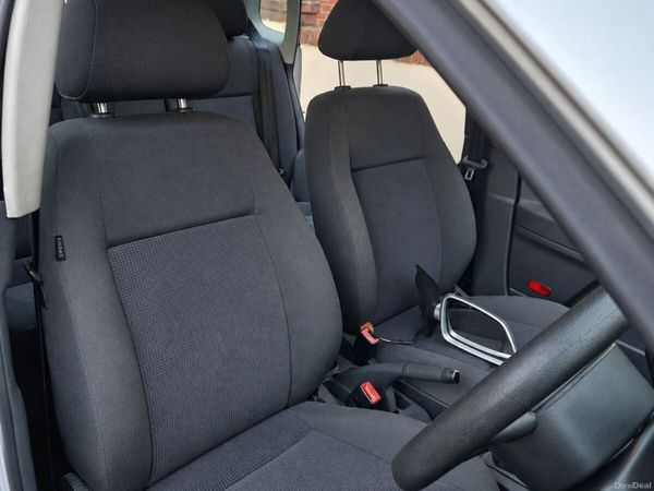 Volkswagen Polo Hatchback, Petrol, 2006, Silver