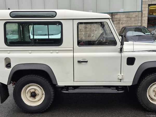 Land Rover Defender SUV, Diesel, 2004, White