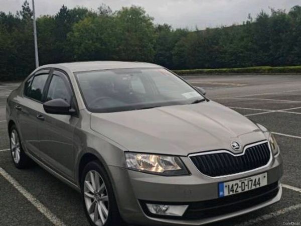 Skoda Octavia Saloon, Petrol, 2014, Beige
