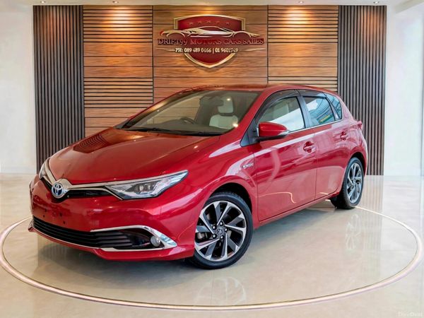 Toyota Auris Hatchback, Petrol Hybrid, 2016, Red