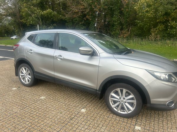 Nissan Qashqai Hatchback, Diesel, 2015, Silver