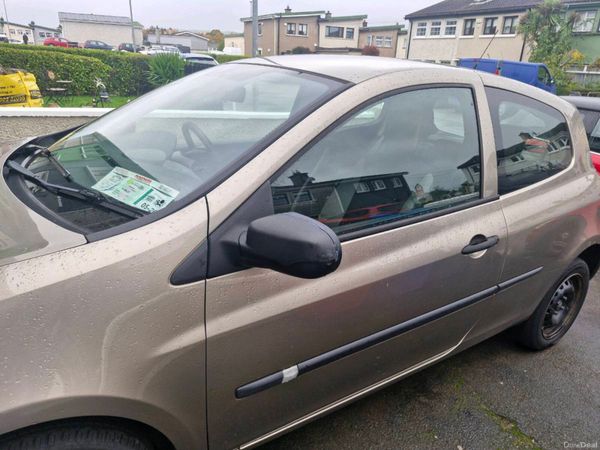 Renault Clio Hatchback, Ethanol Petrol, 2012, Gold