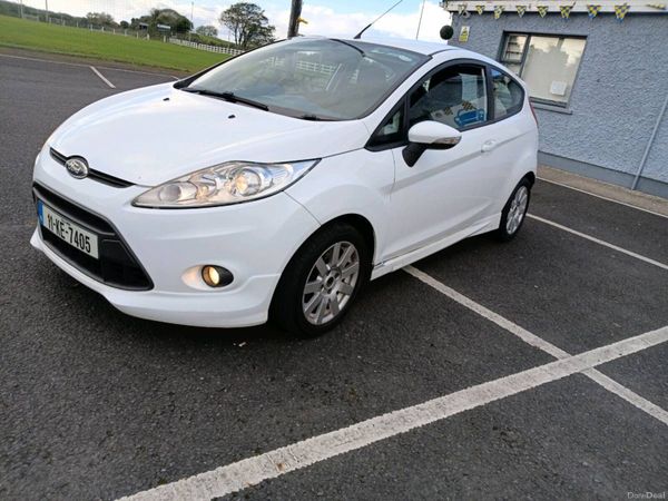 Ford Fiesta Hatchback, Diesel, 2011, White