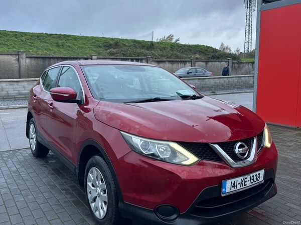 Nissan Qashqai Hatchback, Diesel, 2014, Red