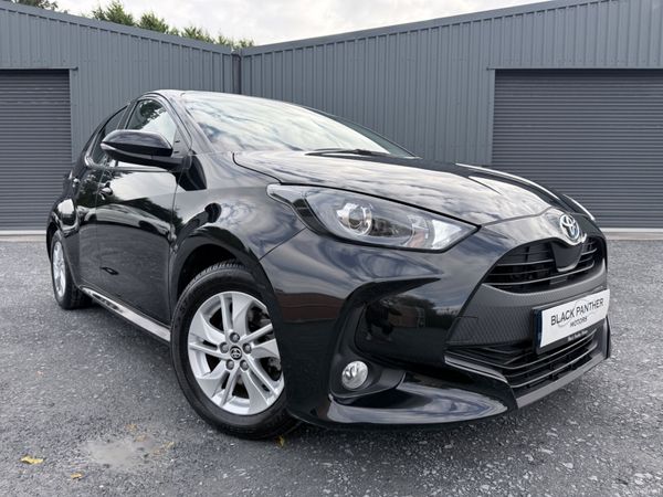 Toyota Yaris Hatchback, Petrol Hybrid, 2024, Black