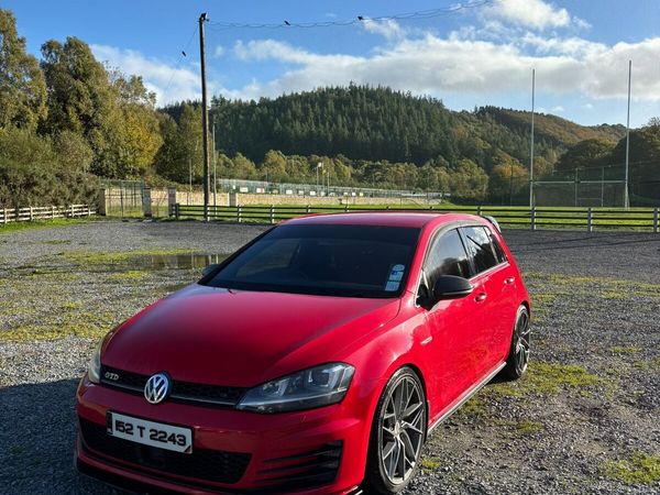 Volkswagen Golf Hatchback, Diesel, 2015, Red