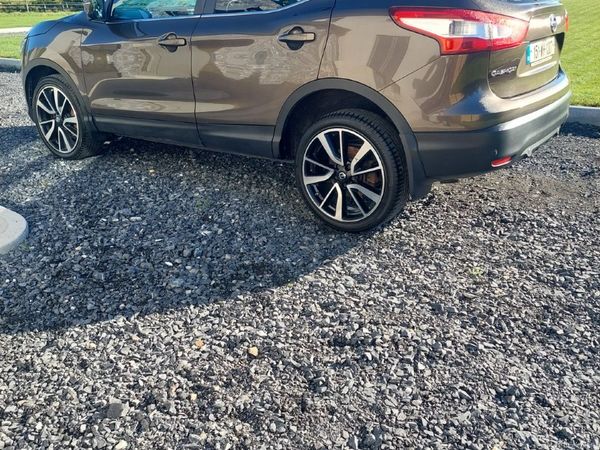 Nissan Qashqai Hatchback, Diesel, 2015, Brown