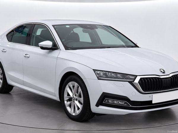 Skoda Octavia Hatchback, Diesel, 2022, White