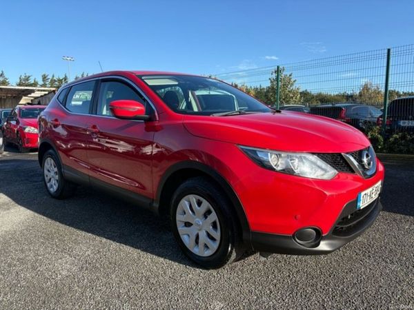 Nissan Qashqai SUV, Diesel, 2017, Red