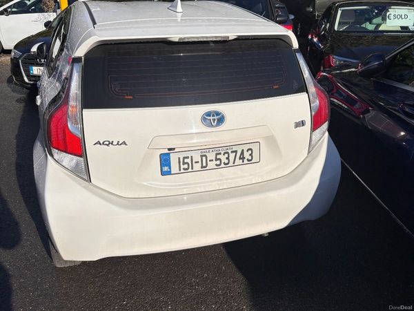 Toyota Aqua Hatchback, Petrol Hybrid, 2015, White