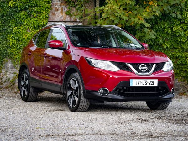Nissan Qashqai SUV, Diesel, 2017, Red