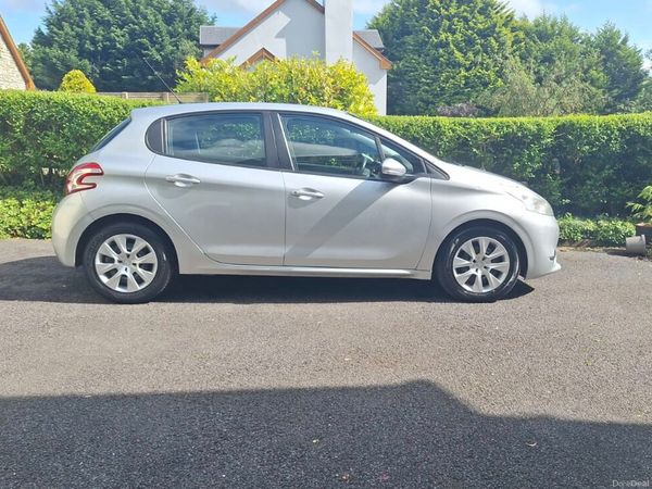 Peugeot 208 Hatchback, Diesel, 2012, Silver