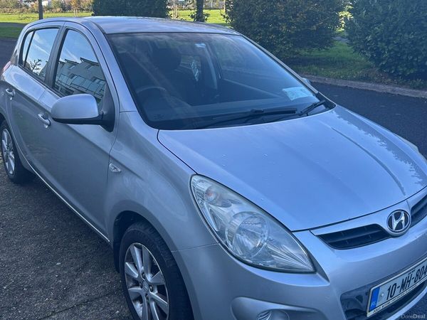 Hyundai i20 Hatchback, Petrol, 2010, Silver