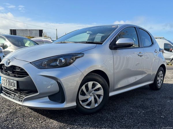 Toyota Yaris Hatchback, Petrol Hybrid, 2021, Silver