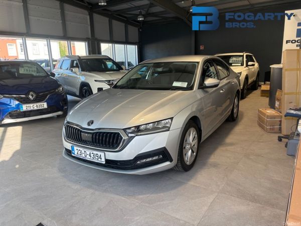 Skoda Octavia Saloon, Diesel, 2023, Grey