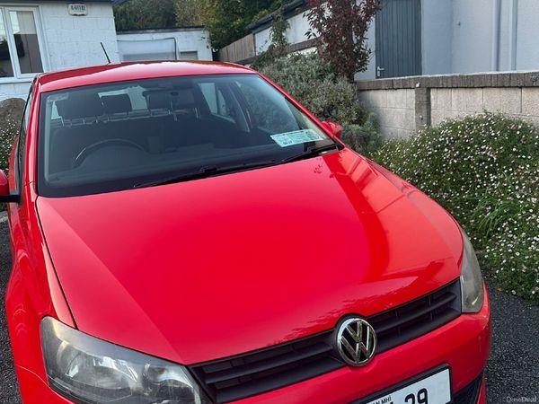 Volkswagen Polo Hatchback, Petrol, 2014, Red