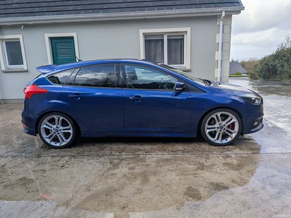 Ford Focus Hatchback, Petrol, 2016, Blue