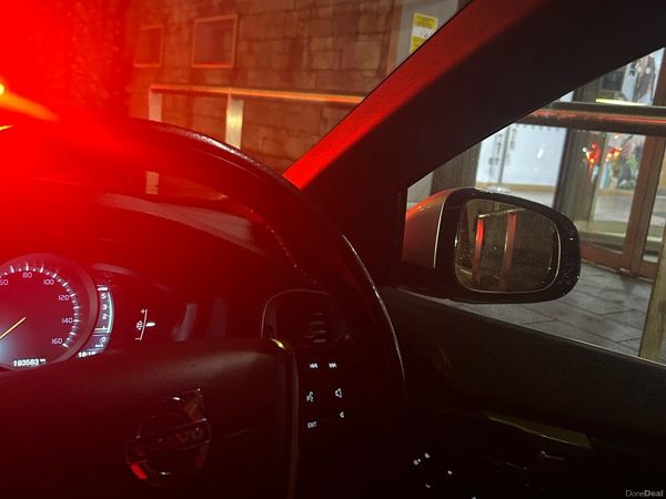 Volvo V40 Hatchback, Diesel, 2014, Red