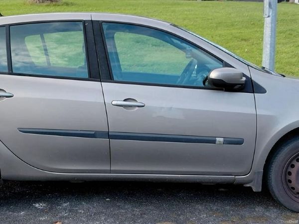 Renault Clio Hatchback, Ethanol Petrol, 2010, Gold
