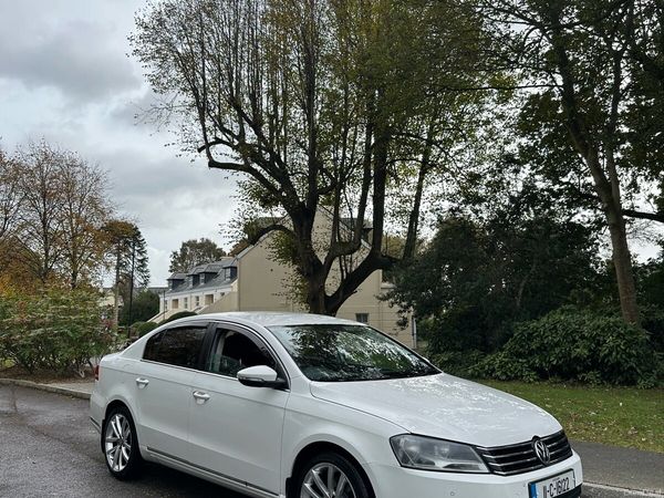 Volkswagen Passat Saloon, Diesel, 2011, White