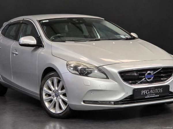 Volvo V40 Hatchback, Petrol, 2015, Silver