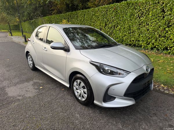 Toyota Yaris Hatchback, Petrol Hybrid, 2022, Silver