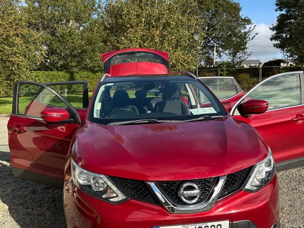 Nissan Qashqai SUV, Petrol, 2017, Red