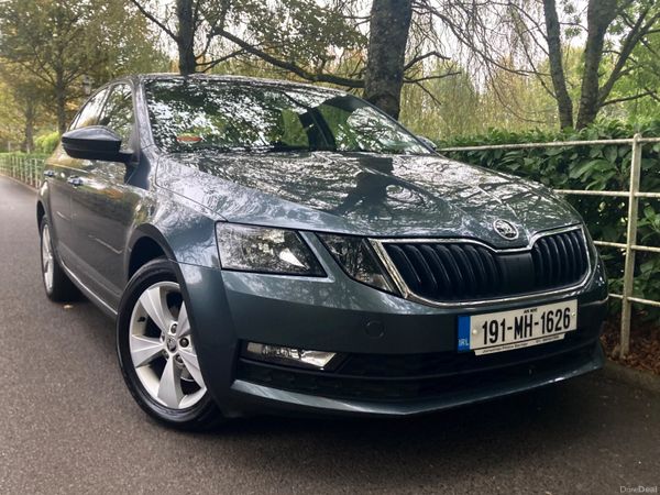 Skoda Octavia Saloon, Diesel, 2019, Grey
