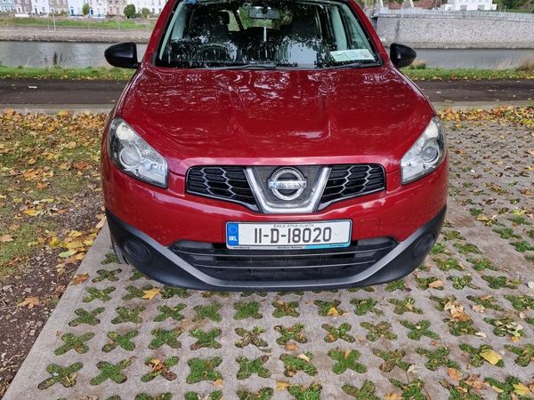 Nissan Qashqai Hatchback, Petrol, 2011, Red