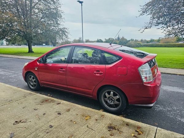 Toyota Prius Hatchback, Petrol Hybrid, 2007, Red