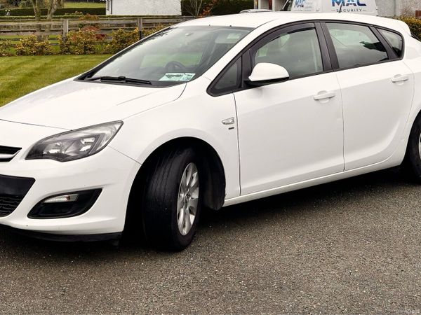 Vauxhall Astra Hatchback, Diesel, 2014, White