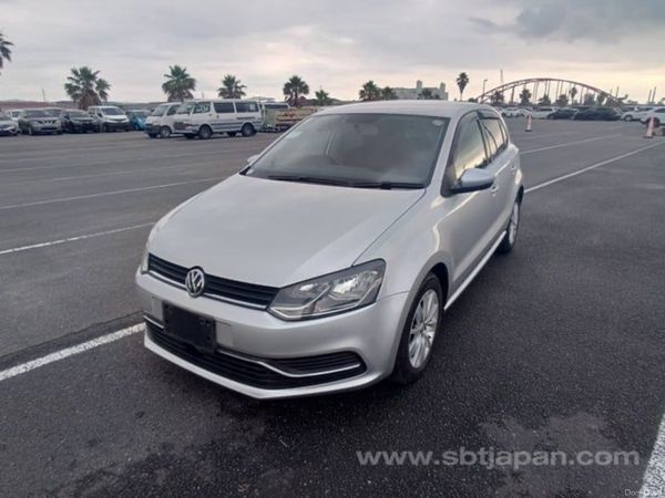 Volkswagen Polo Hatchback, Petrol, 2015, Silver