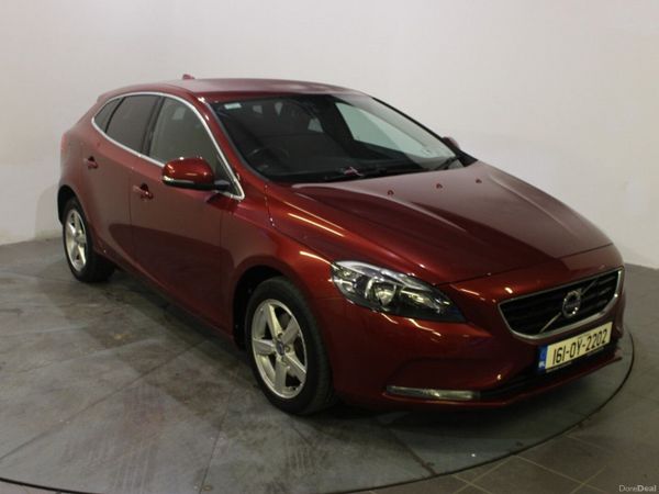 Volvo V40 Hatchback, Diesel, 2016, Red