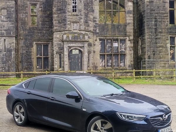 Opel Insignia Hatchback, Diesel, 2019, Blue