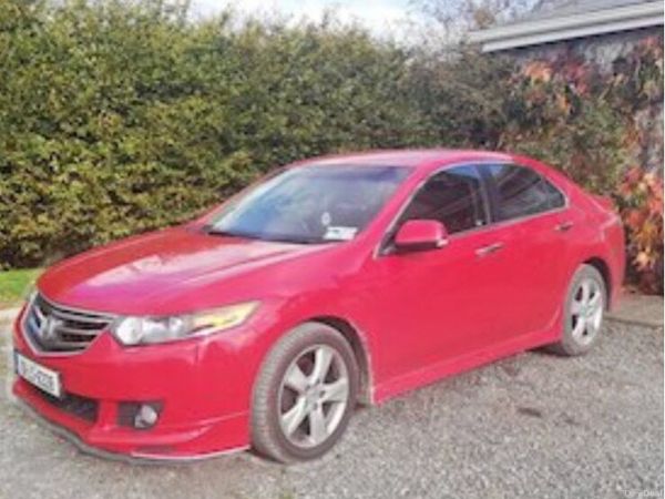 Honda Accord Saloon, Diesel, 2010, Red