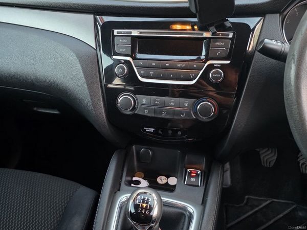 Nissan Qashqai Hatchback, Petrol, 2014, Brown