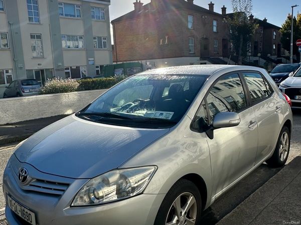 Toyota Auris Hatchback, Petrol, 2010, Silver