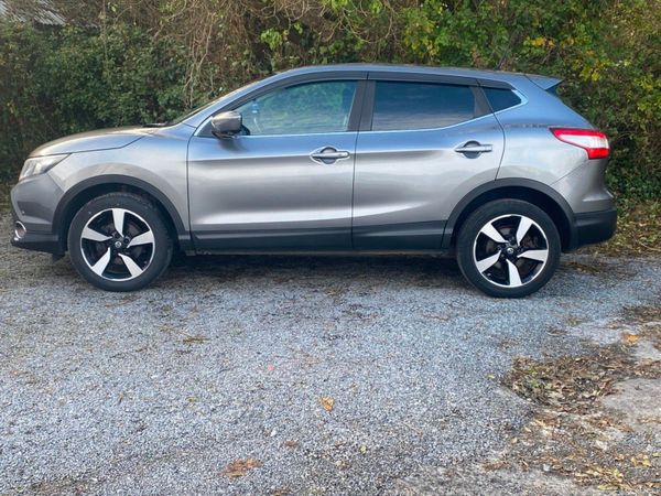 Nissan Qashqai Hatchback, Diesel, 2016, Grey