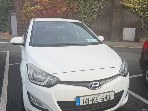 Hyundai i20 Hatchback, Petrol, 2014, White