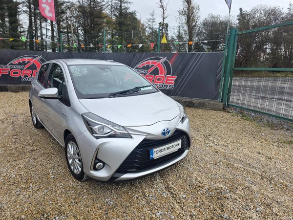 Toyota Yaris MPV, Petrol Hybrid, 2018, Grey
